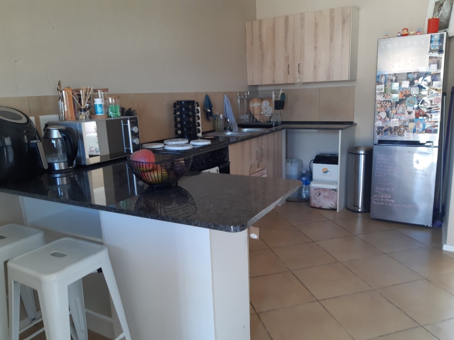 To Let  Bedroom Property for Rent in Van Der Hoff Park North West